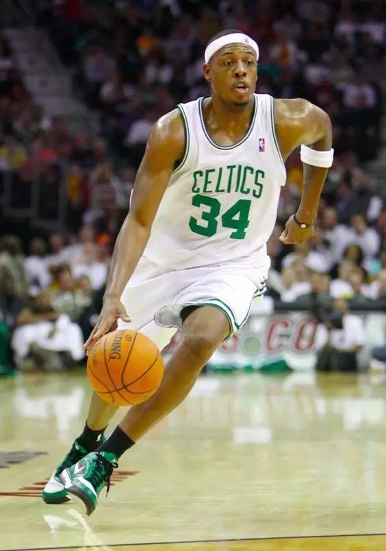 高空踢球 高空踢球